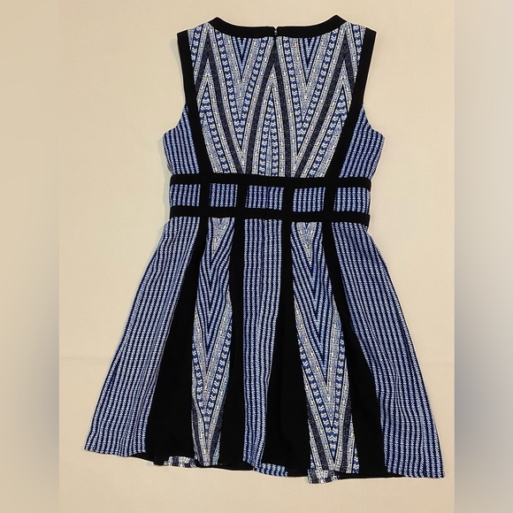 Stunning BCBGMaxAzria dress - Picture 6 of 11